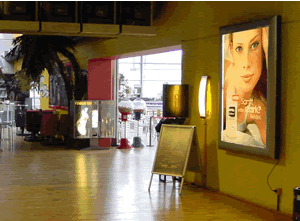 pubblicita nei cinema:  cartello rotante