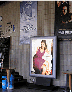 10 poster rotanti da 2mq: centri commerciali, cinema multisala . .