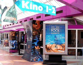 10 manifesti scorrevoli  per centri commerciali, cinema multisala